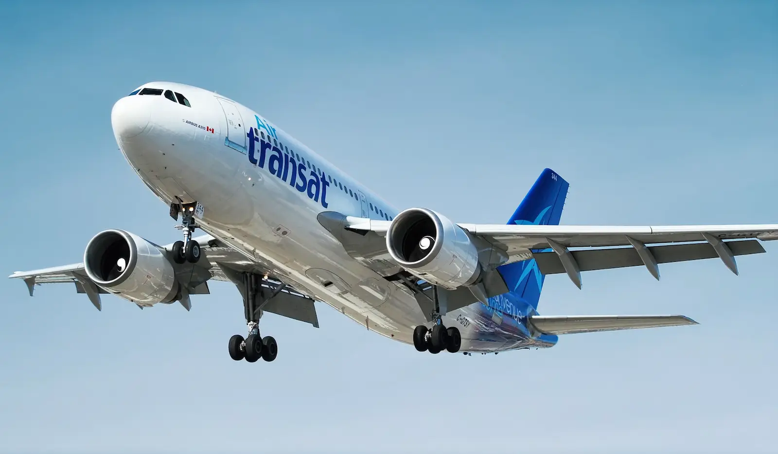 SJO vs LIR: Which Costa Rica Airport Should You Fly Into? (2026)